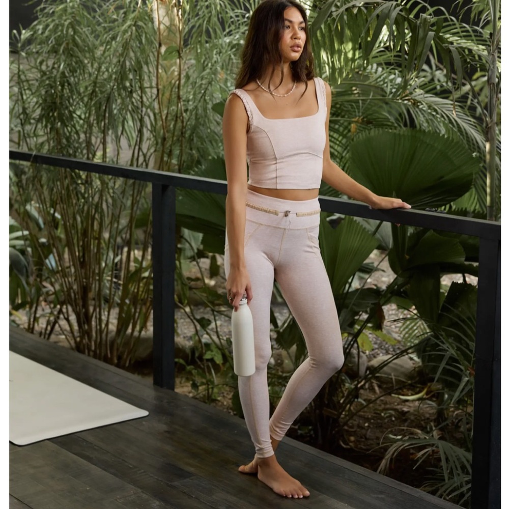 Travis Mathew size Small yoga pants.